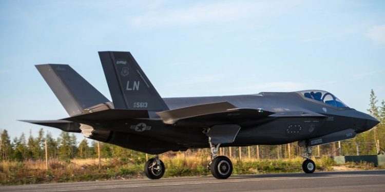 Trump welcomes Polish president with flyover tribute to fallen fighter pilot